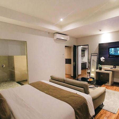 Crystal Lotus Hotel Yogyakarta Melati Kültér fotó