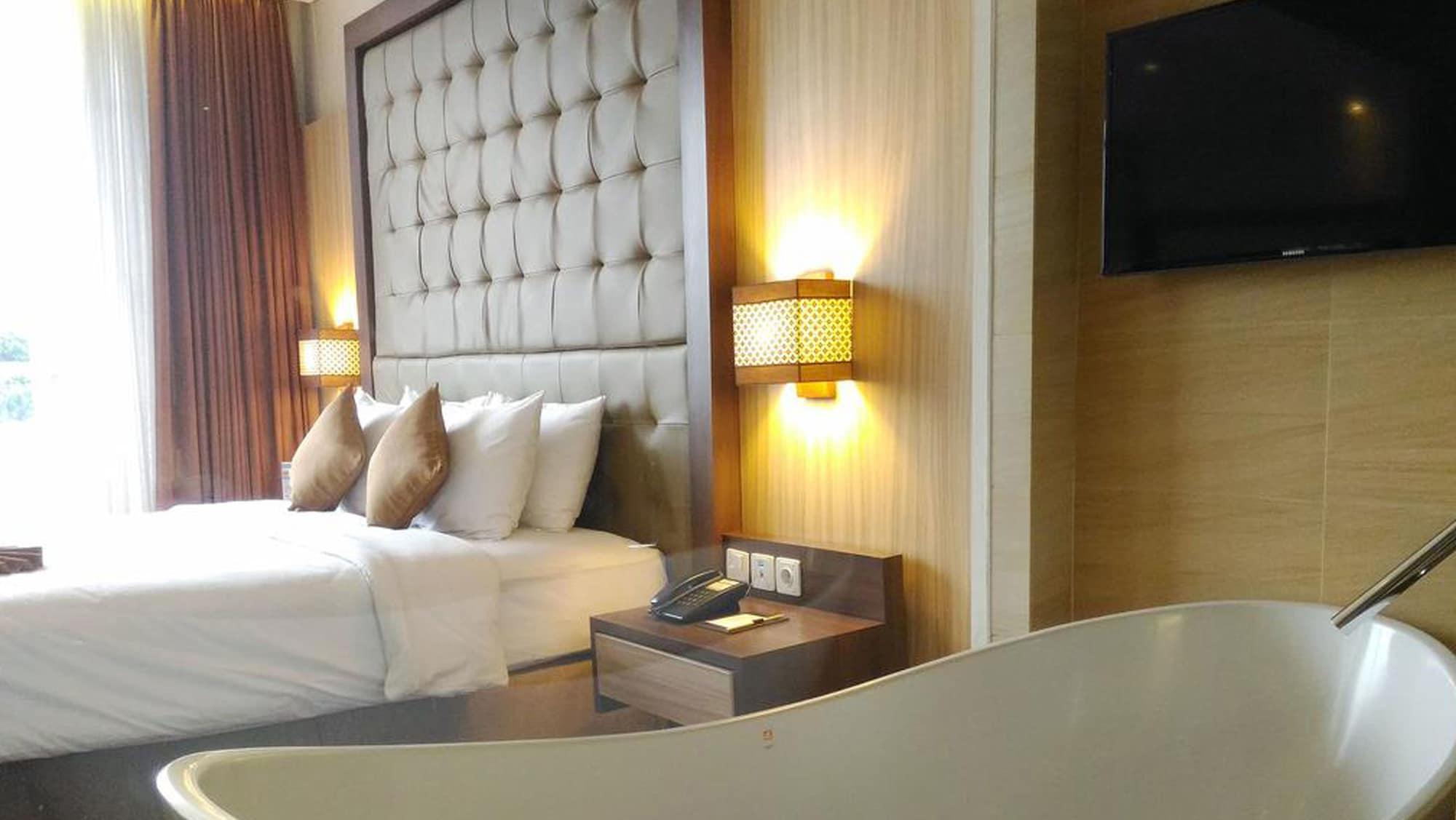 Crystal Lotus Hotel Yogyakarta Melati Kültér fotó