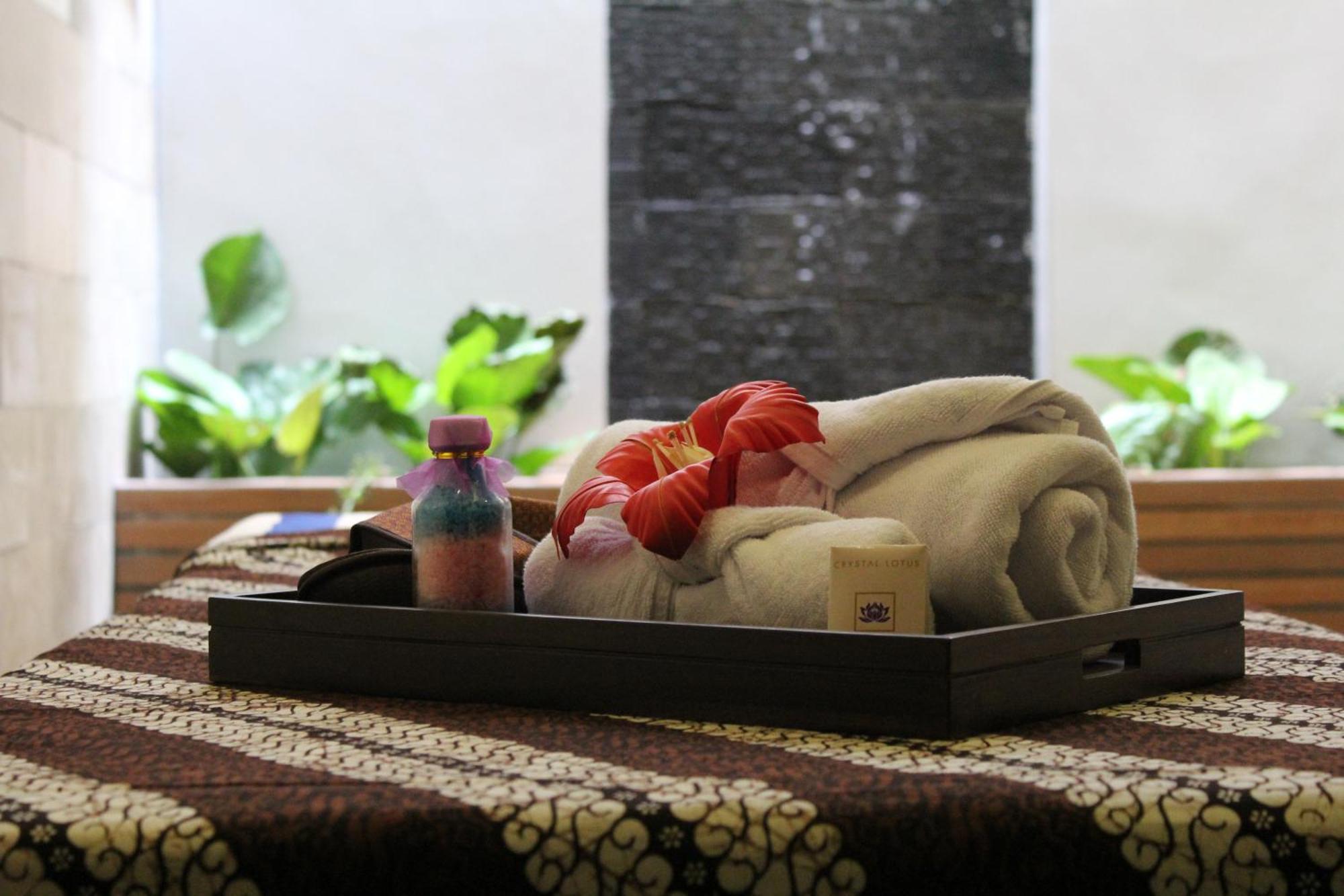 Crystal Lotus Hotel Yogyakarta Melati Kültér fotó