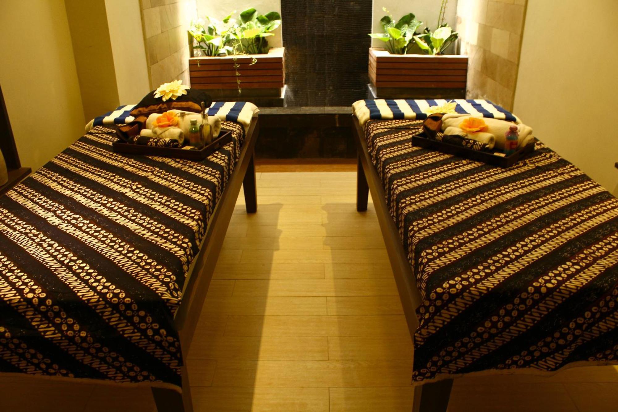 Crystal Lotus Hotel Yogyakarta Melati Kültér fotó