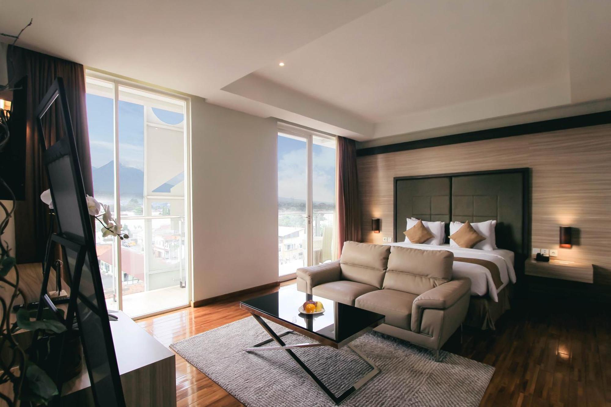Crystal Lotus Hotel Yogyakarta Melati Kültér fotó